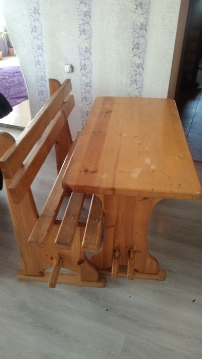 Продаю стол и две лавочки