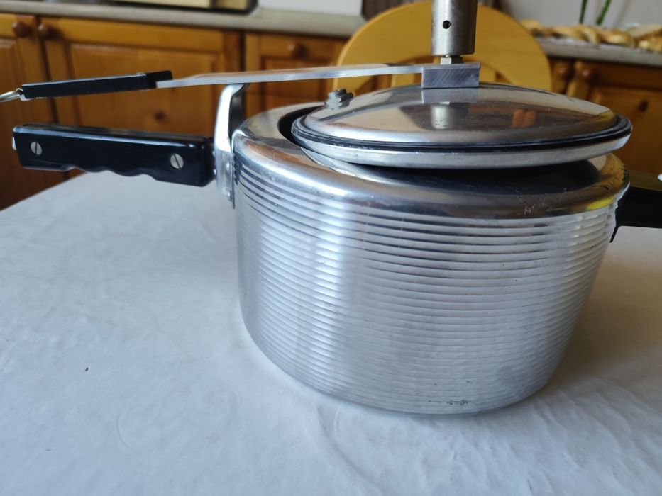 Тенджера под налягане