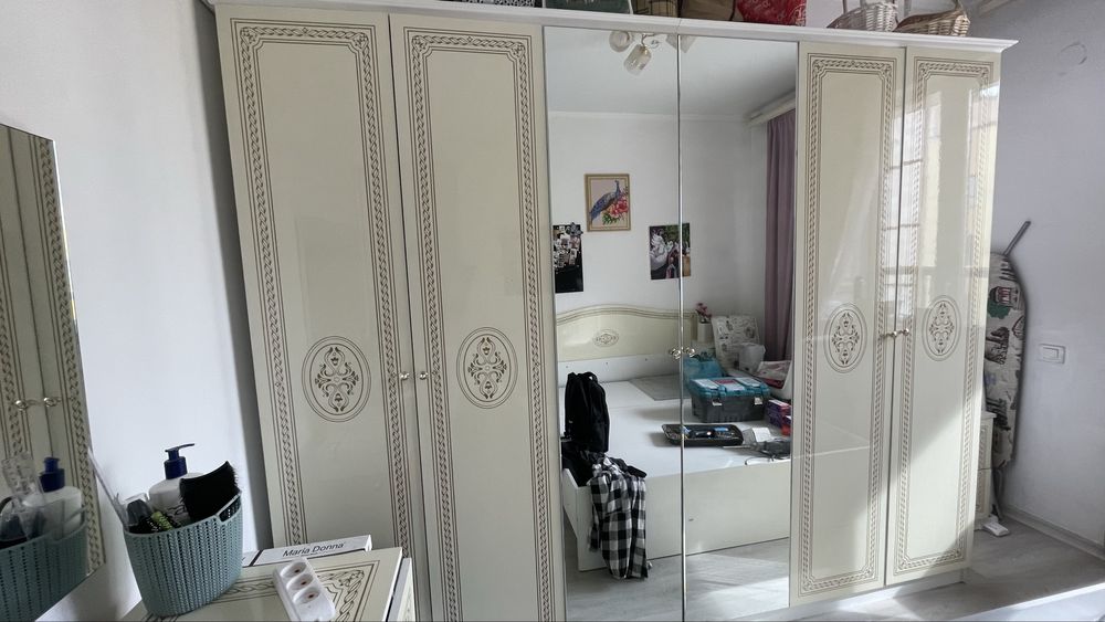 Продается спальный гарнитур