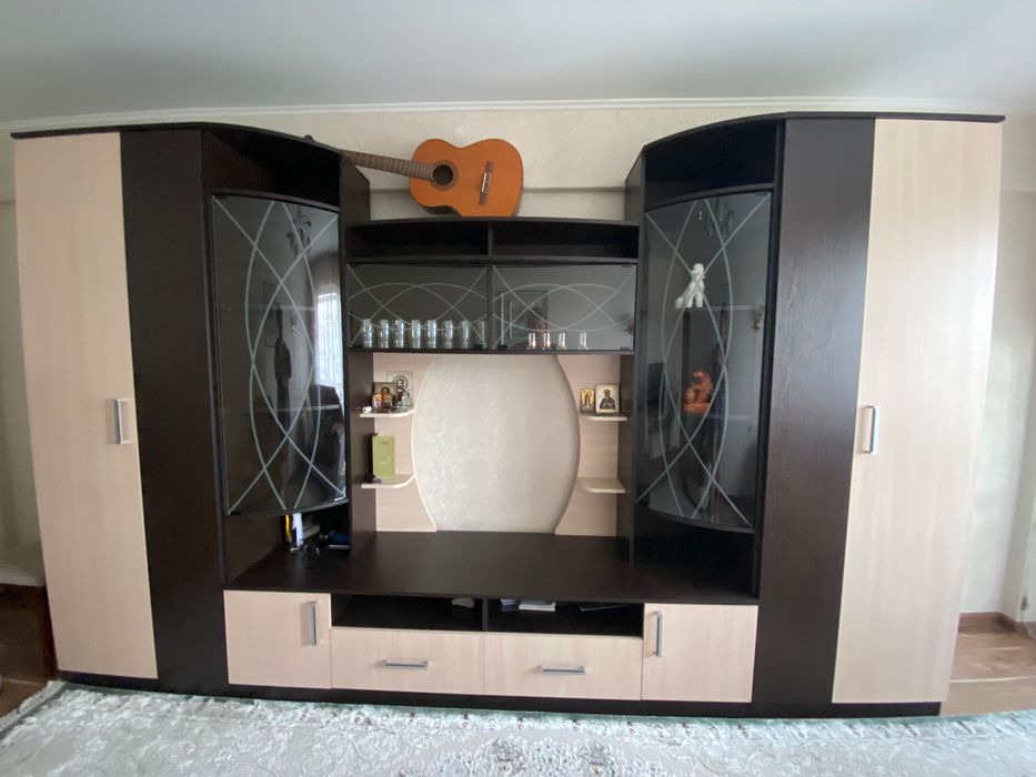 Продается стенка в гостиную