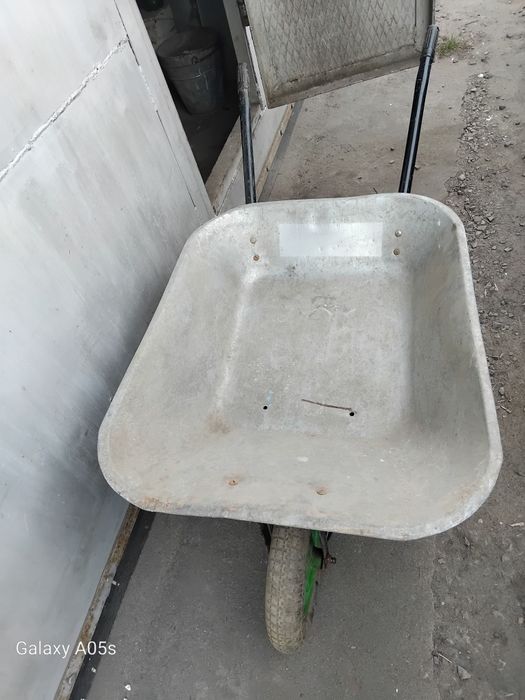 Продам тачку садовую.