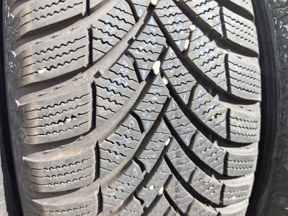 195/65/15 Семперит ДОТ 2024 г - Като нови