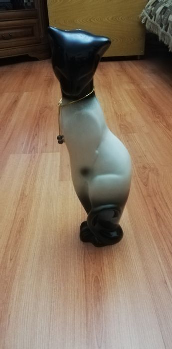 Продам статуэтку кошечка.