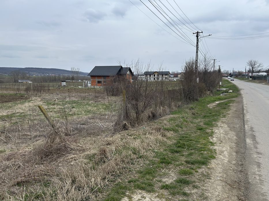 Vand teren intravilan 650m2