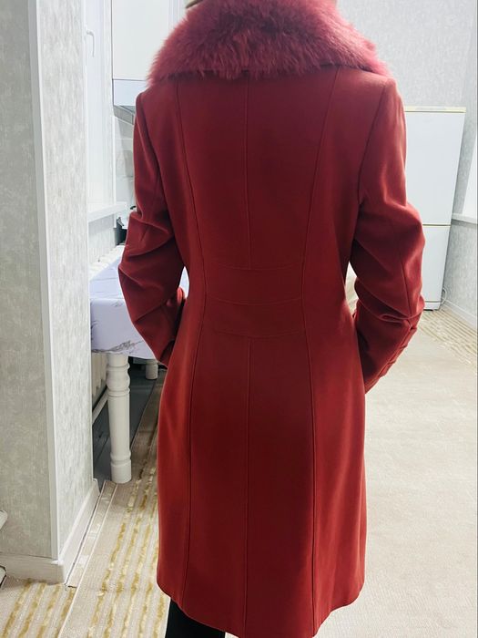 Прадаётся пальто