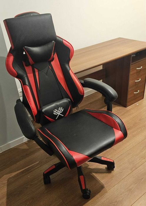 СПЕШНО! Продавам бюро + геймърски стол – в отлично състояние!