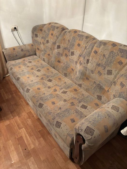 Продам комплект дивана и одно кресла