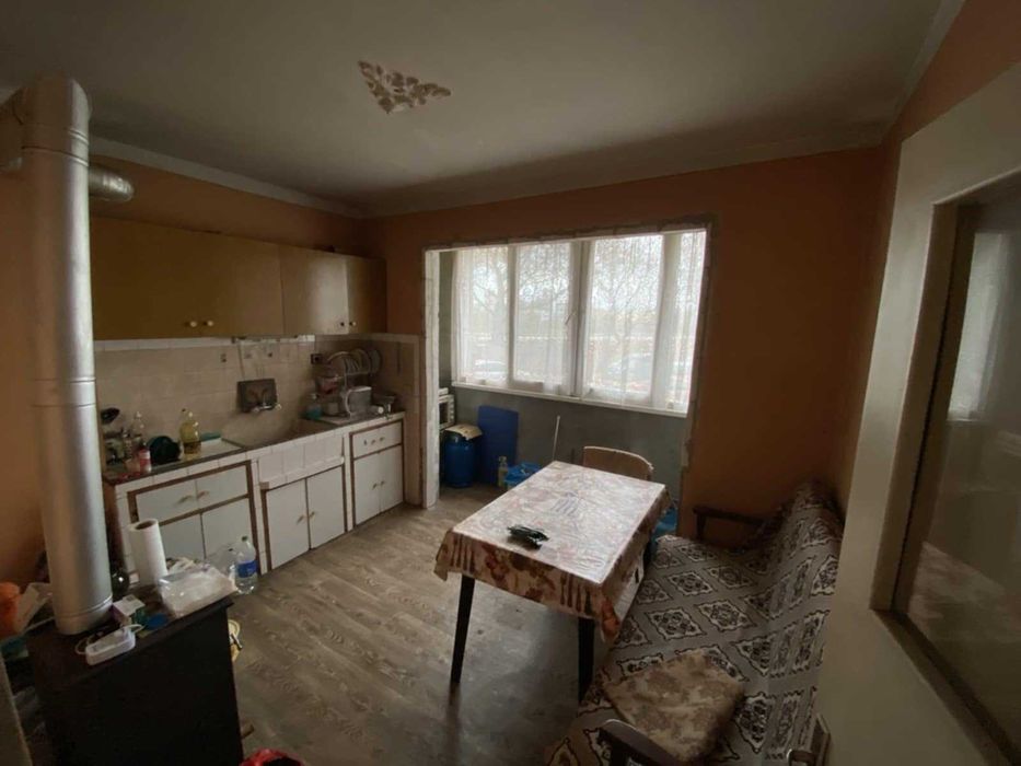 Продавам тристаен апартамент град Ямбол