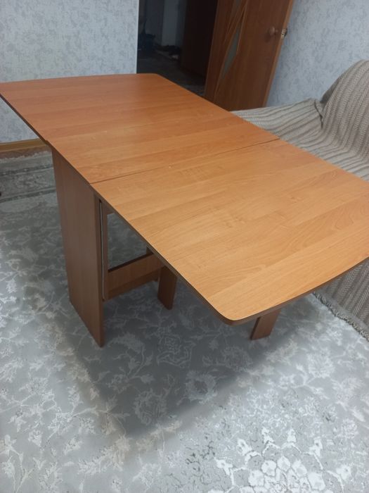 Продам стол книжка