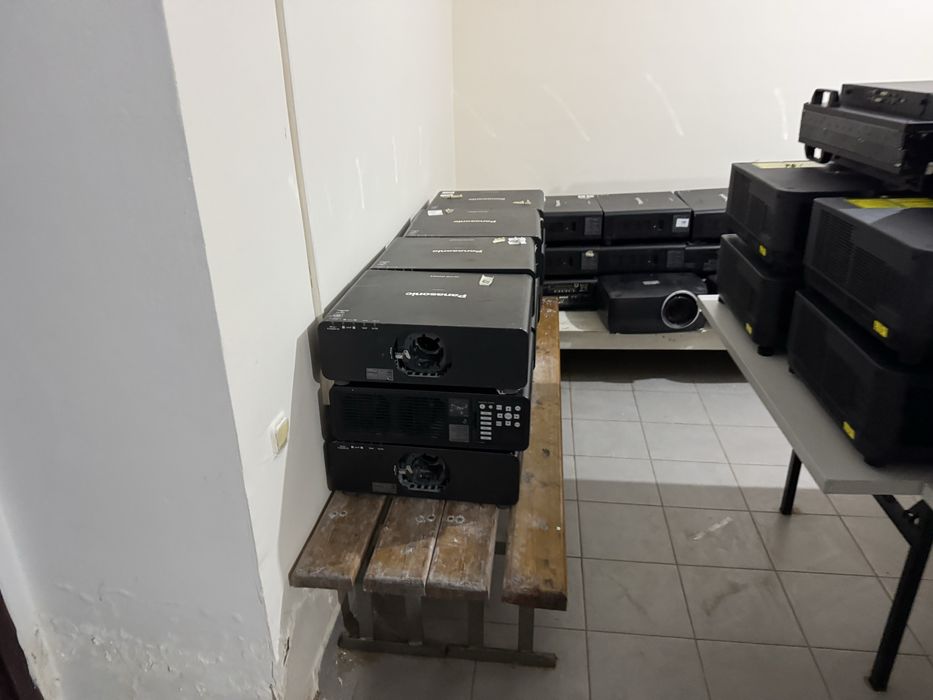 Panasonic DZ770 проектор