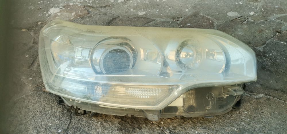 Faruri bixenon citroen c5 2011