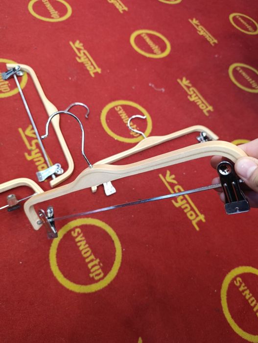 Vand obiecte pentru magazin de haine