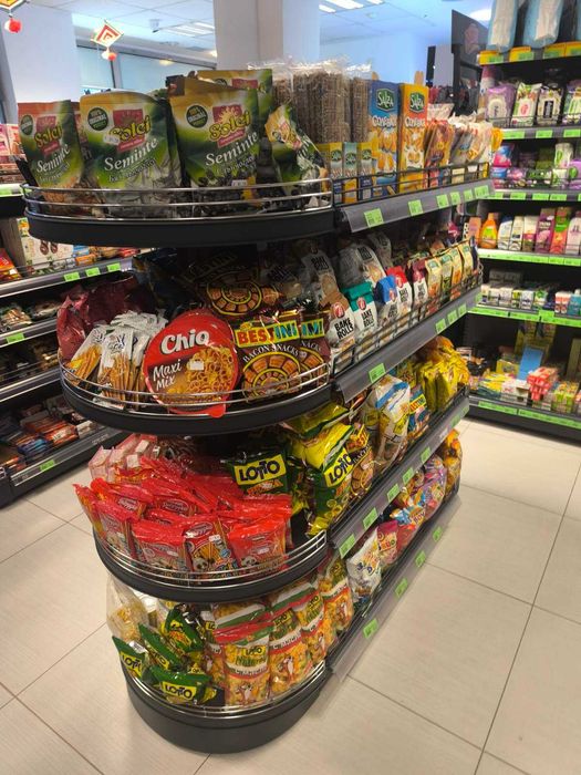 Метални стелажи за магазини - търговско оборудване, рафтове, кошници