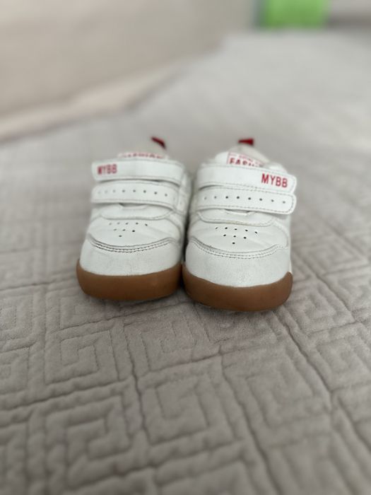 Детские кроссовки