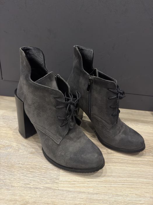 Пальто, сумка, кофта, ботильоны.