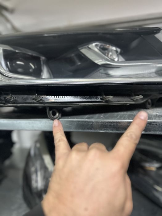 Ляв и десен фар Volkswagen Touareg FaceLift 2014-2017