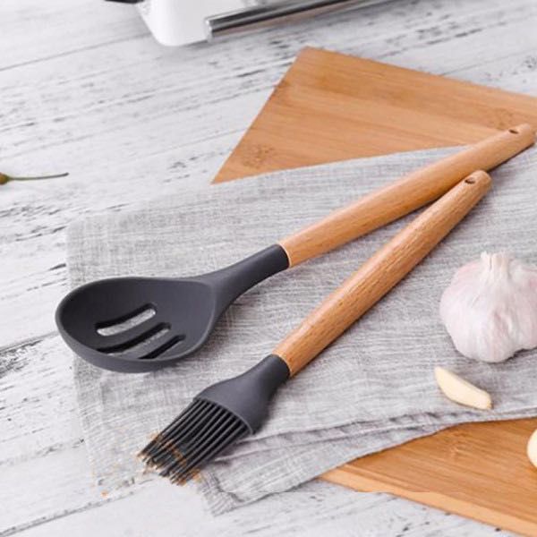 Сет 12 кухненски прибори за готвене- от естествено дърво