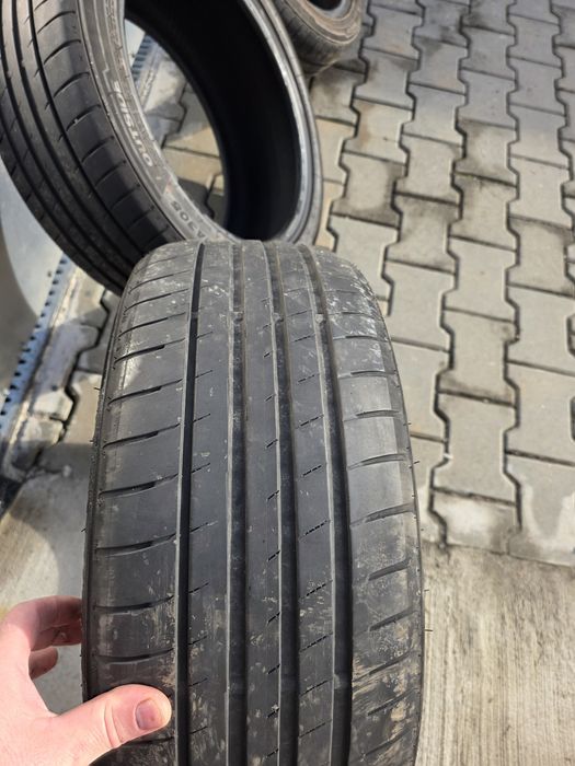 Vand anvelope vara rulate foarte puțin!