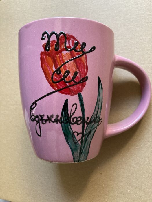 Чашки, рисувани ръчно