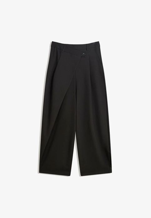 Bershka классичиские штаны