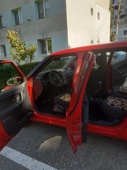 Vând skoda fabia benzină 1 .2 benzină 2011 euro 5 înmatriculat în România,  stare foarte bună  putere 86 cp distribuție schimbata în 2025