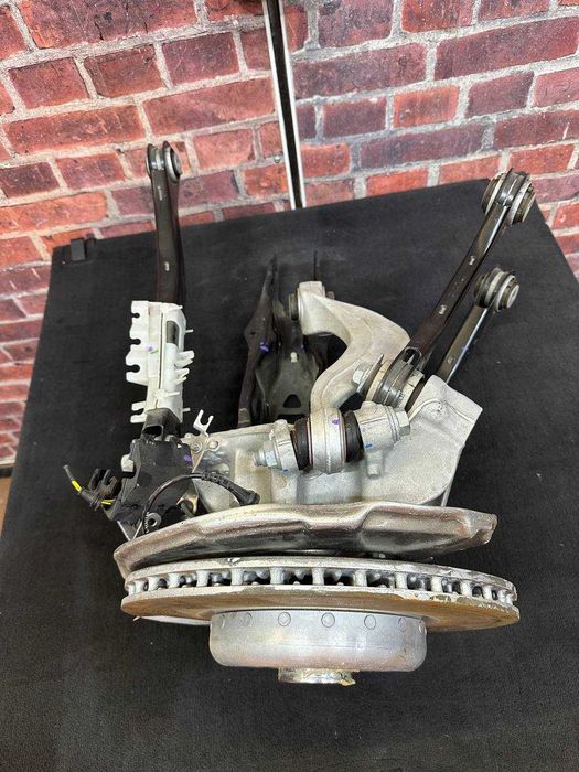 Fuzeta dreapta spate BMW g06