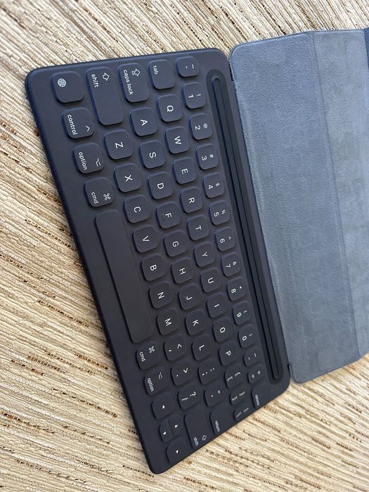 apple-smart-keyboard-a1829-7-11
