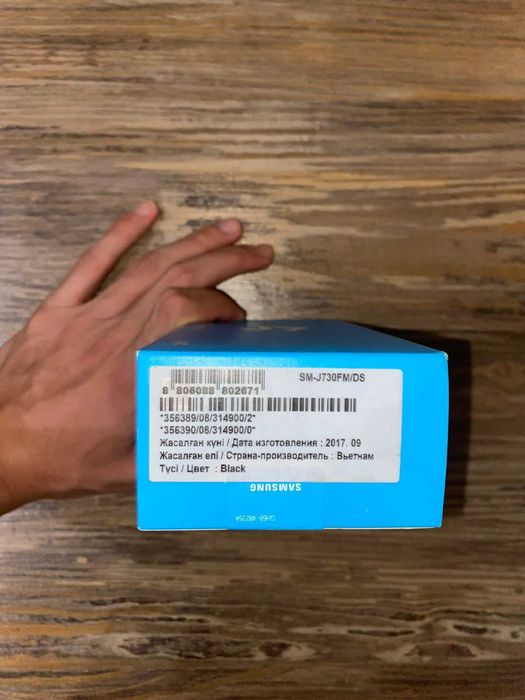 Смартфон Samsung Galaxy J7 (2017)