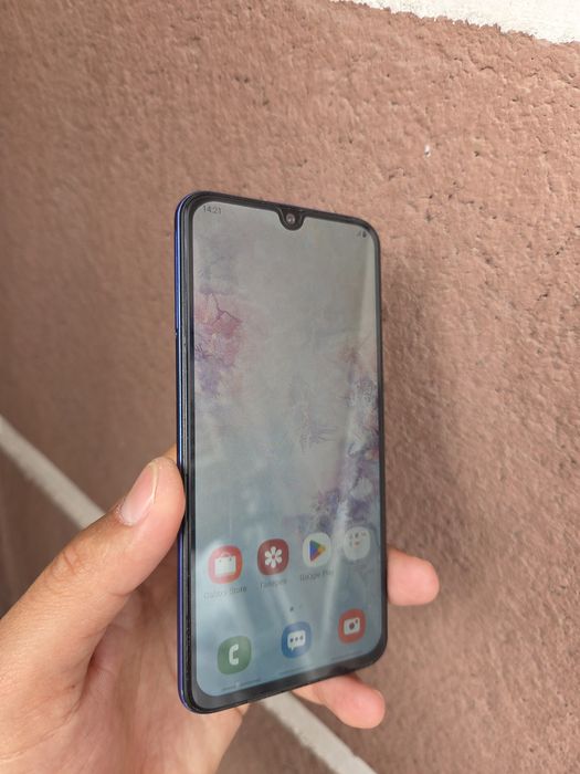 Продам телефон Samsung A40