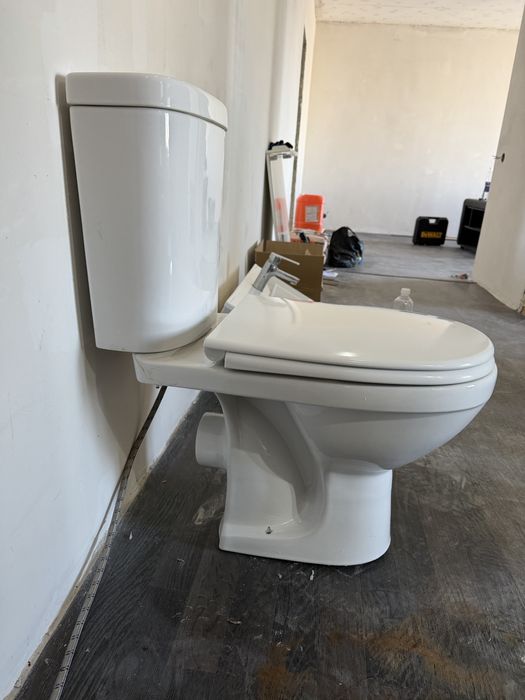 Продам унитаз KOLO