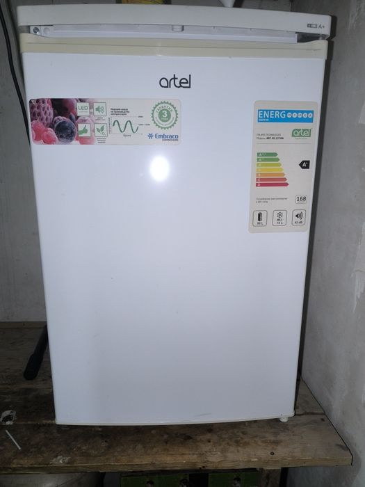 Холодильник сотилади