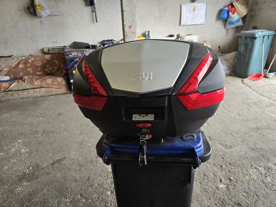 Top Case Lada GIVI  54 L Moto/Can Am Spyder  Ryker cu suport  OEM Isotta