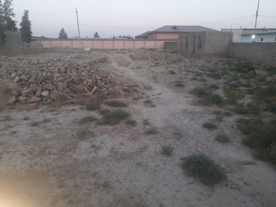 uchaska sotiladi  kelishamz narxini