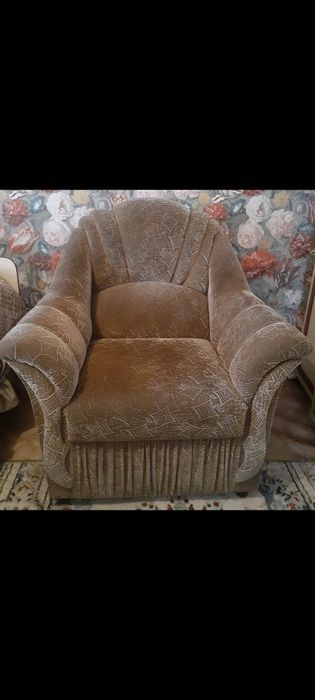 Продам диван и 2 кресла