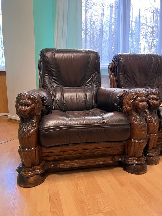 Кожаные диван и кресла
