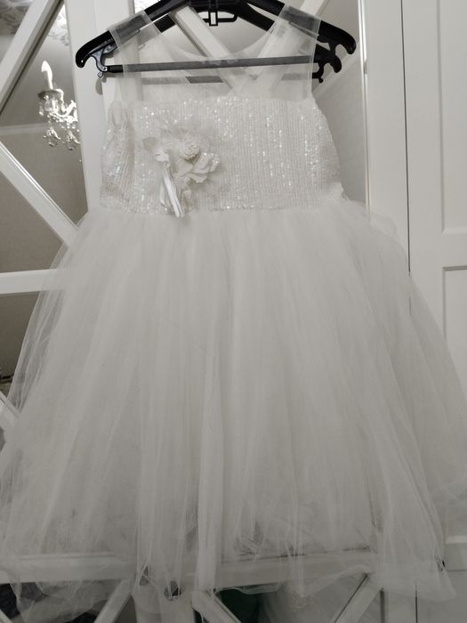 Продам платье на 6,7,8 лет