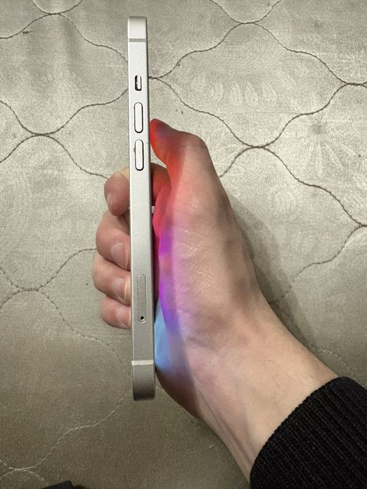 Продам Iphone 13