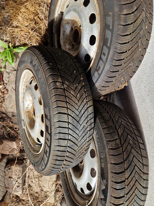 Зимни Tracmag гуми с джанти 195/65/15 – използвани един сезон

Дисплей