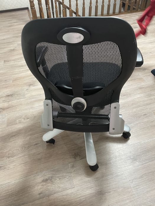 Офисное кресло. Очень крепкое. Привезли из США.