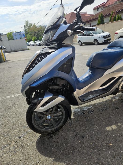 Scuter Piaggio MP3, 300cc