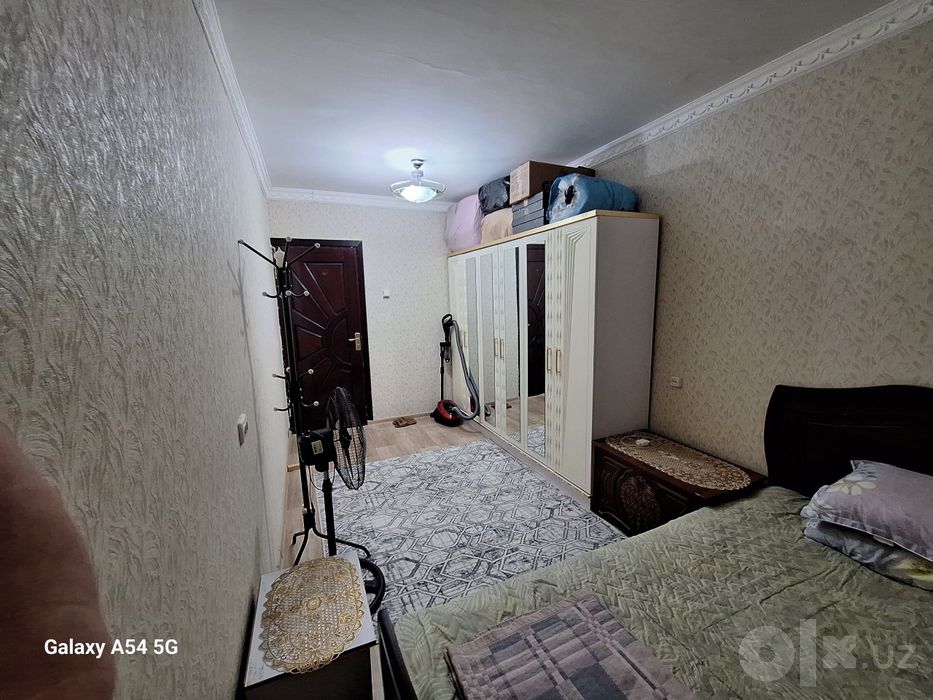 3 xonali kvartira sotiladi. 8 mikrorayon