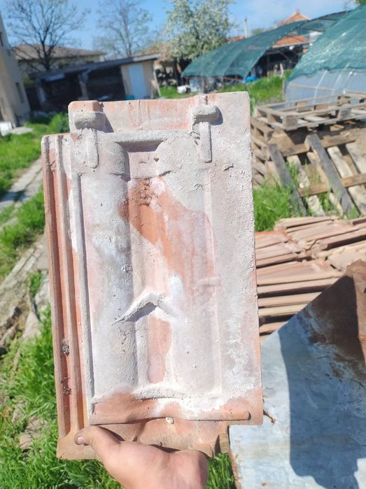 Продавам керемиди!