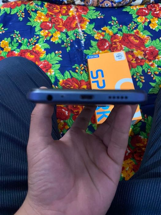 Tecno  Spark  8c