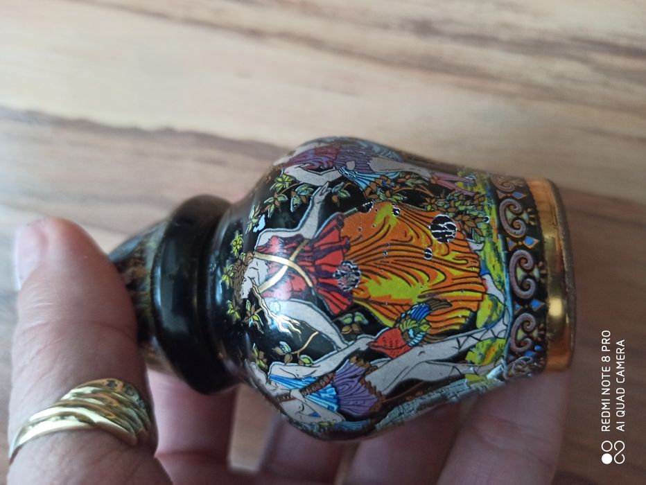 Порцеланово шишенце за парфюм