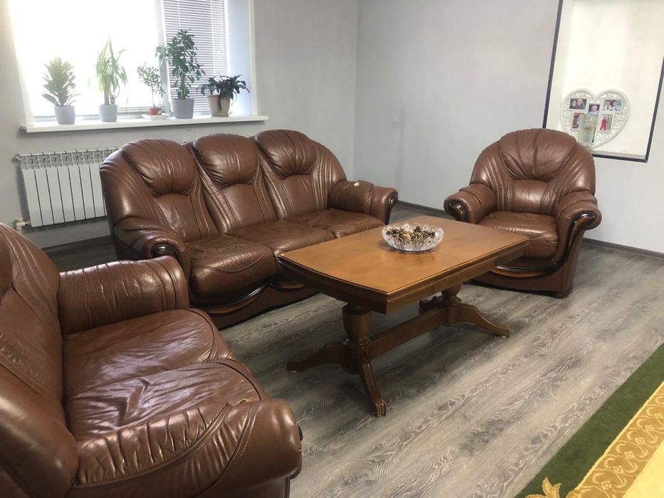 Продам кожаный мягкий уголок