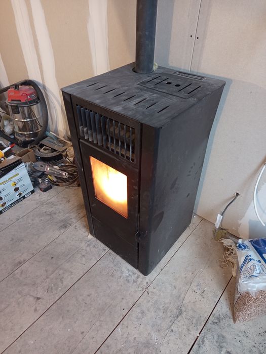 Пелетна камина Италия 2 броя. Сухи. Кюнец ф80