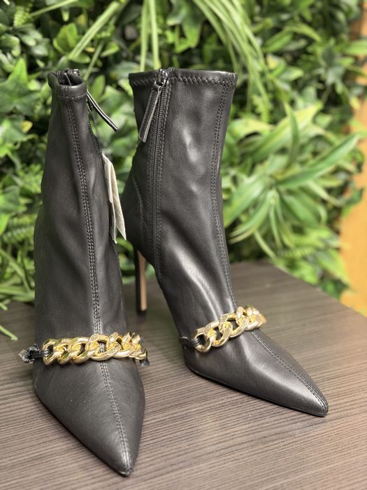 Нови дамски боти ZARA на висок ток със златиста верига, номер 40