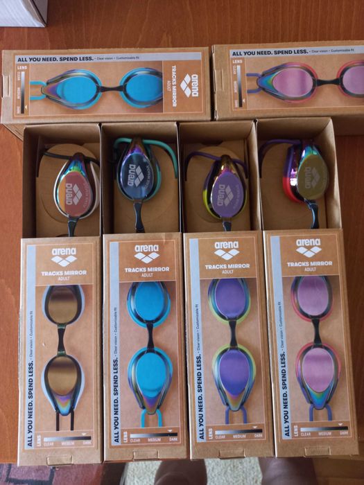 Продавам очила за плуване Арена трак