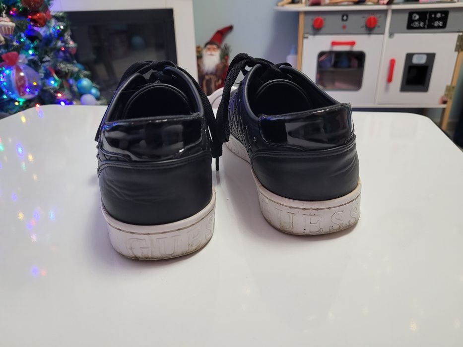 Кецове Guess черни и бели