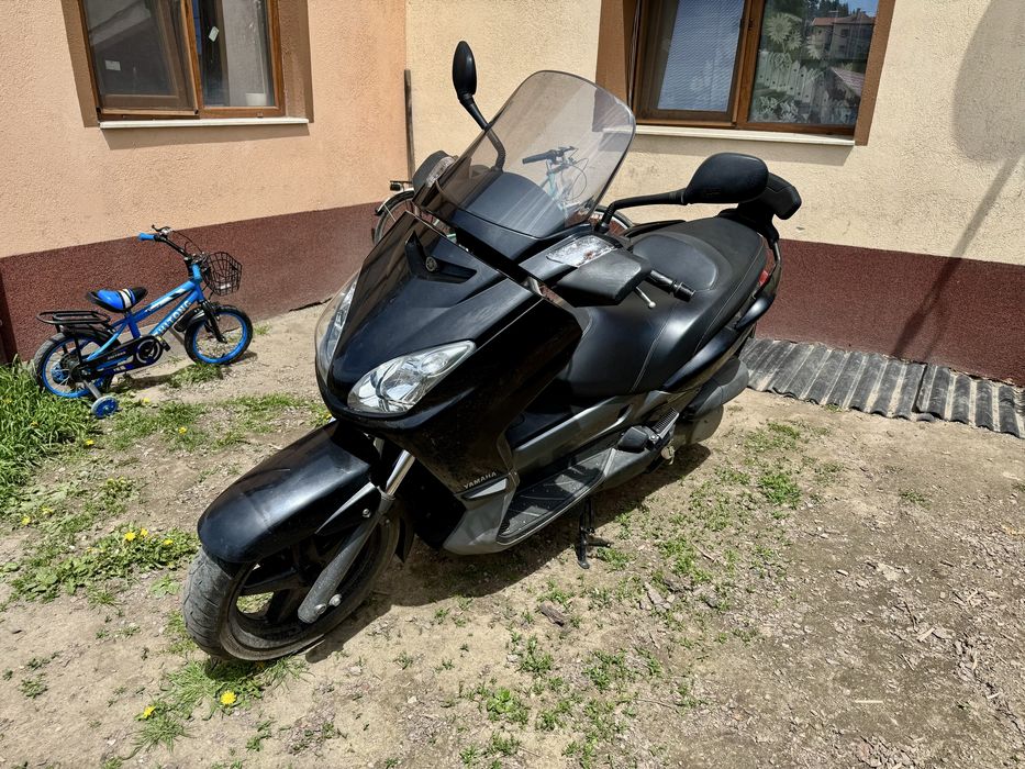 Yamaha x-max 250